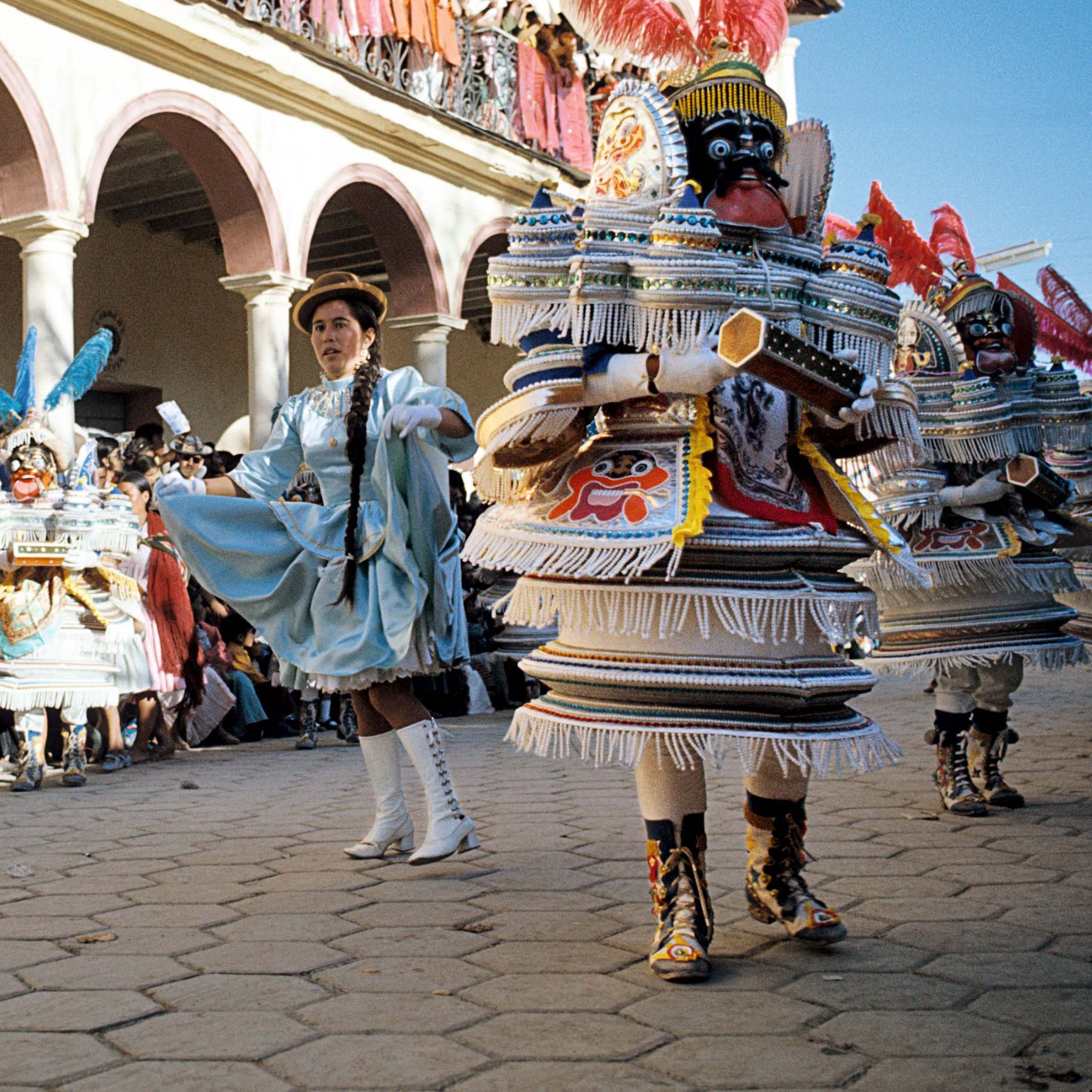 Carnaval de Oruro, una Diablada, un viaje por Bolivia tradicional en nuestra exposición de Bolivia